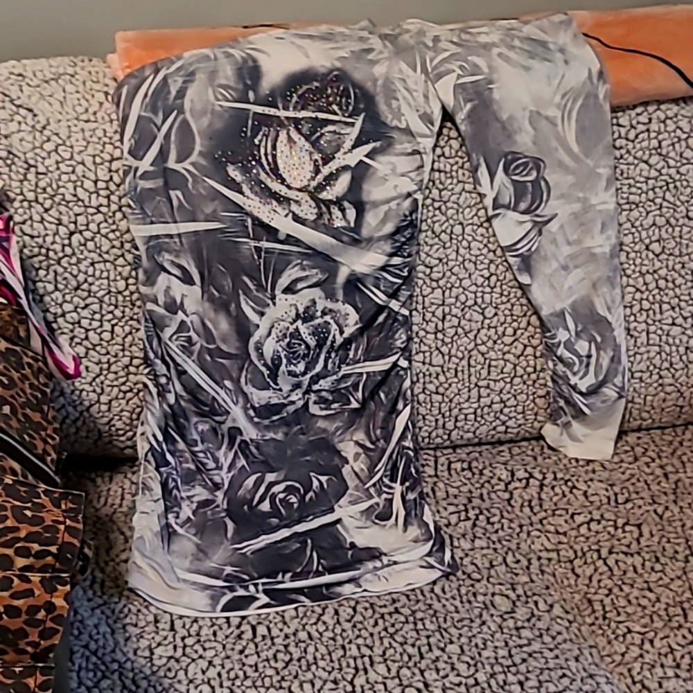 Womans dress,w rauched sides and lower sleeve size M
